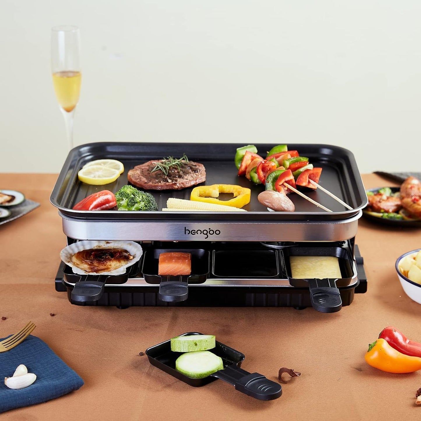 Raclettegrill 8 Personen Grillplatte Antihaftbeschichtet, Raclette mit 8 Mini-Raclettepfännchen & 4 Holzspatel, Stufenlos regelbare Temperatur, 1500 W, Edelstahl