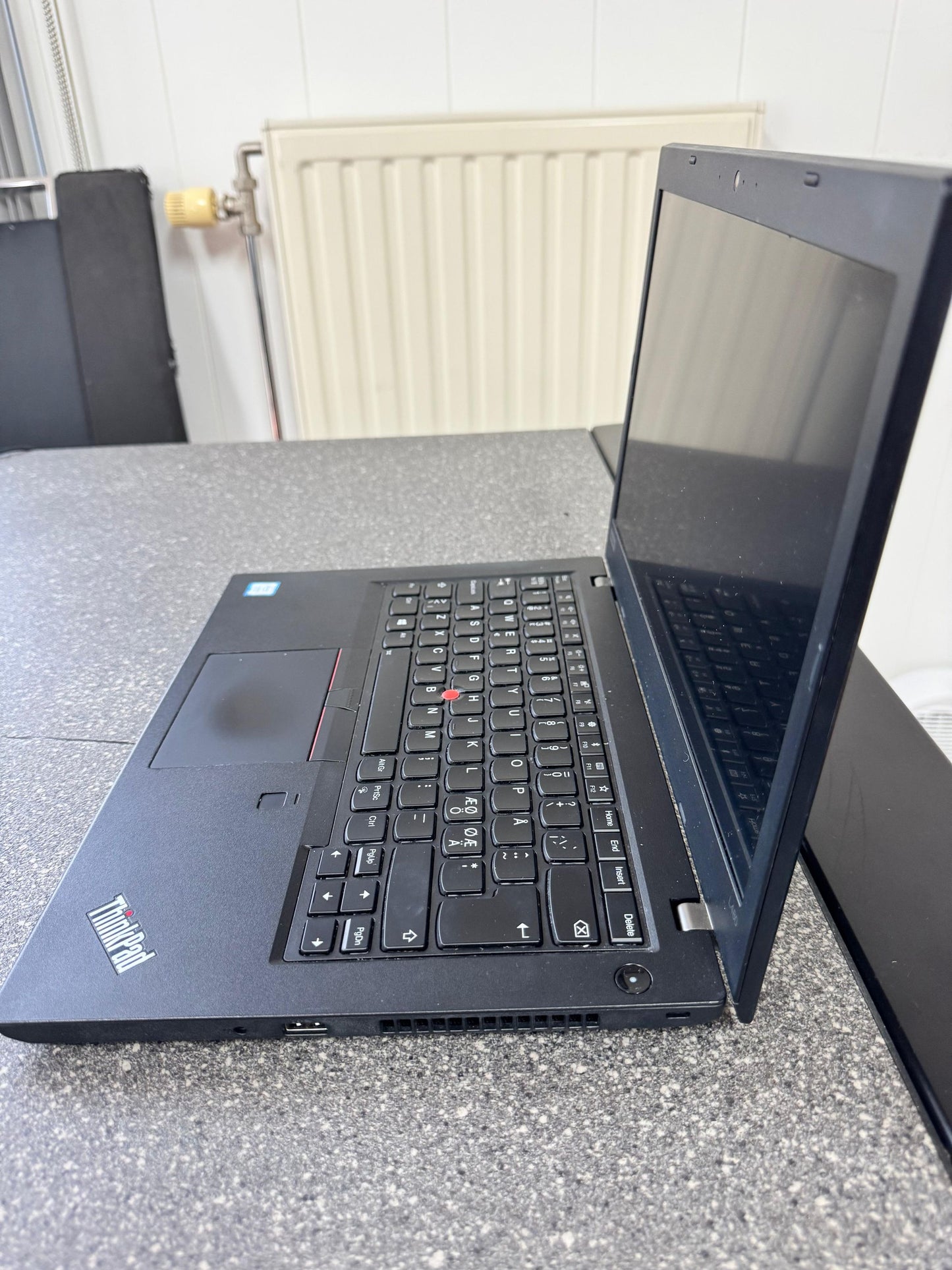 Lenovo Thinkpad L480 Intel(R) Core(TM) i5-8250U CPU @ 1.60GHz 1600 MHz 65W Lenovo Charger