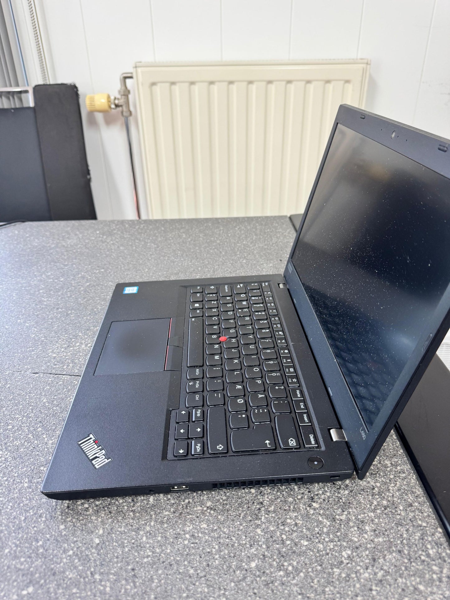 Lenovo Thinkpad L480 Intel(R) Core(TM) i5-8250U CPU @ 1.60GHz 1600 MHz 8Gb Ram 256 Lenovo 65W Charger