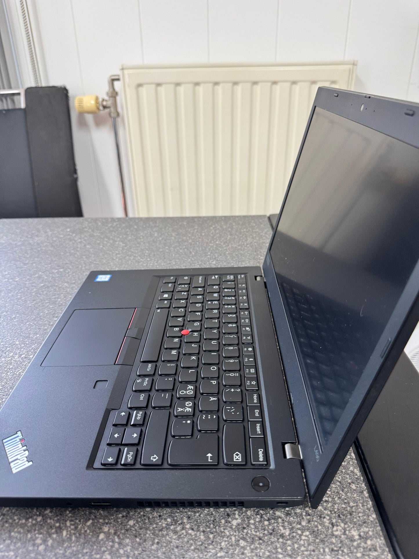 Lenovo Thinkpad L490 Intel(R) Core(TM) i5-8265U CPU @ 1.60GHz 1.5 GHz 16Gb Ram 256 Lenovo 65W Charger