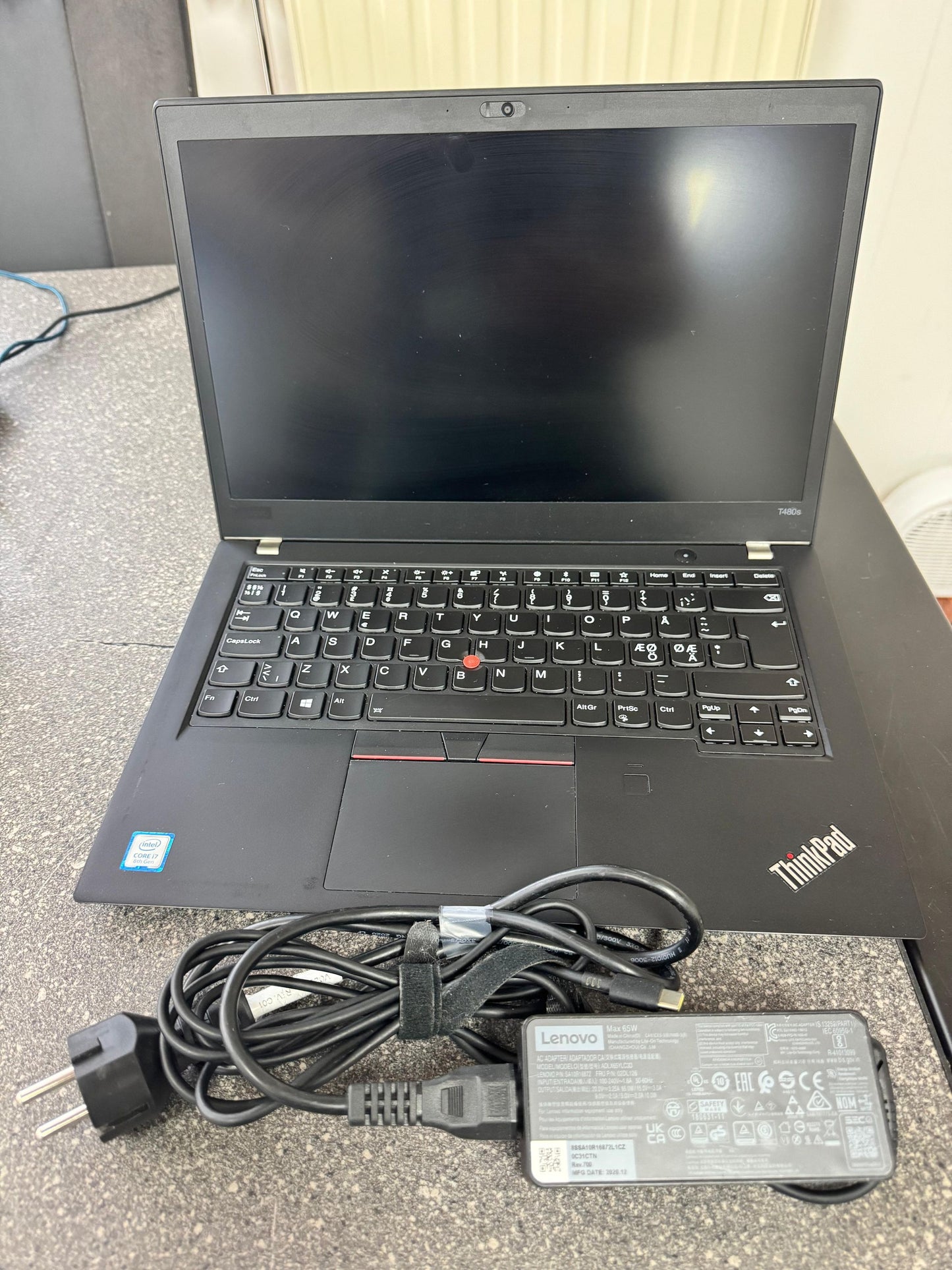 Lenovo Thinkpad T480s Intel(R) Core(TM) i7-8550U CPU @ 1.80GHz 2800 MHz 16Gb Ram 500 Lenovo 65W Charger
