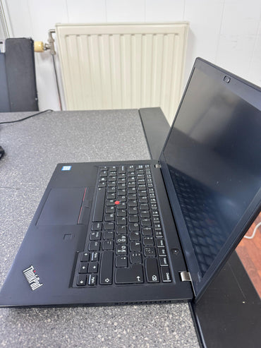 Lenovo Thinkpad T480s Intel(R) Core(TM) i7-8550U CPU @ 1.80GHz 2800 MHz 16Gb Ram 500 Lenovo 65W Charger