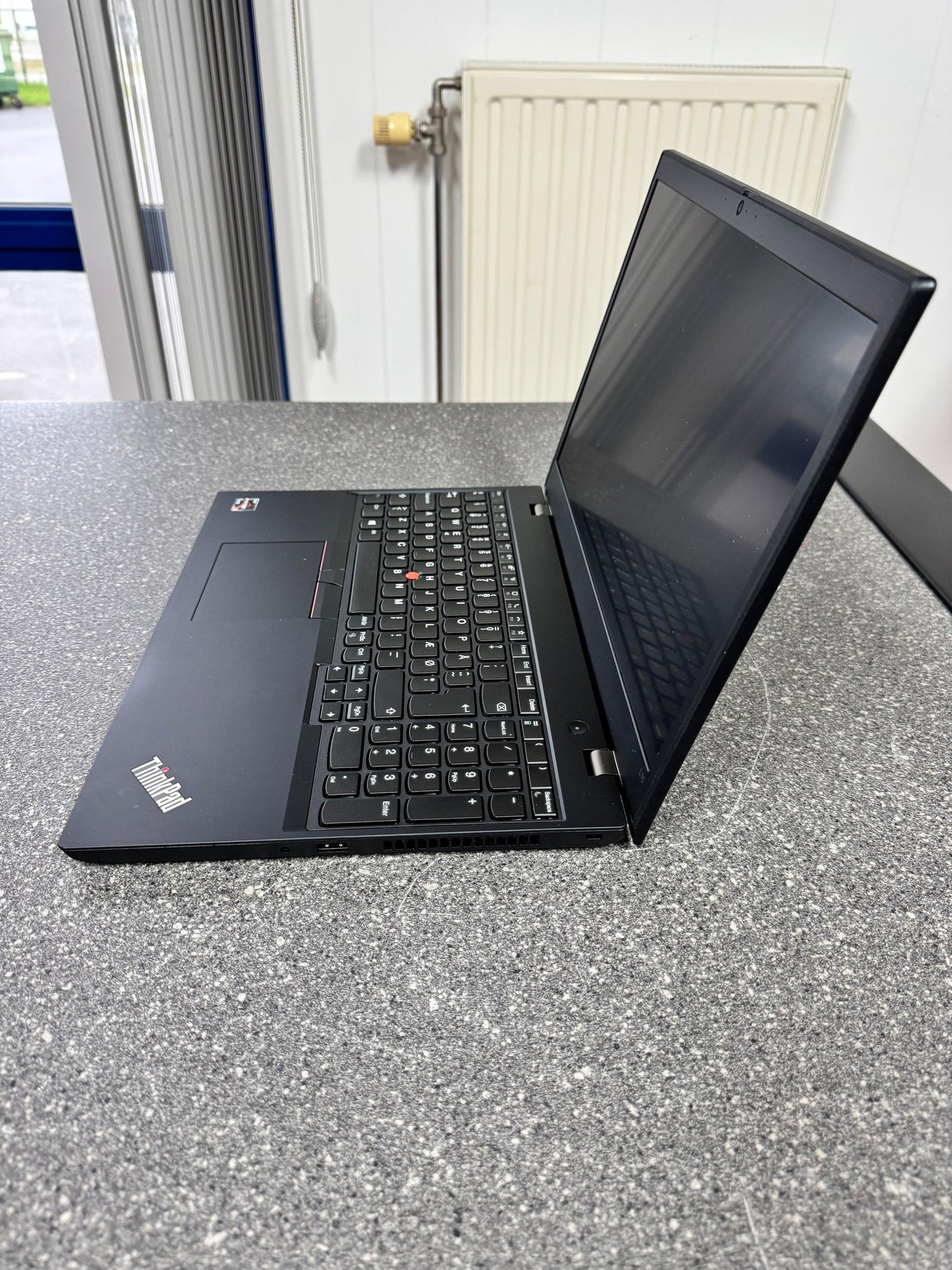 Lenovo Thinkpad L15 AMD Ryzen 5 PRO 4650U with Radeon Graphics 2.1 GHz 8 GB Ram- 256 GB