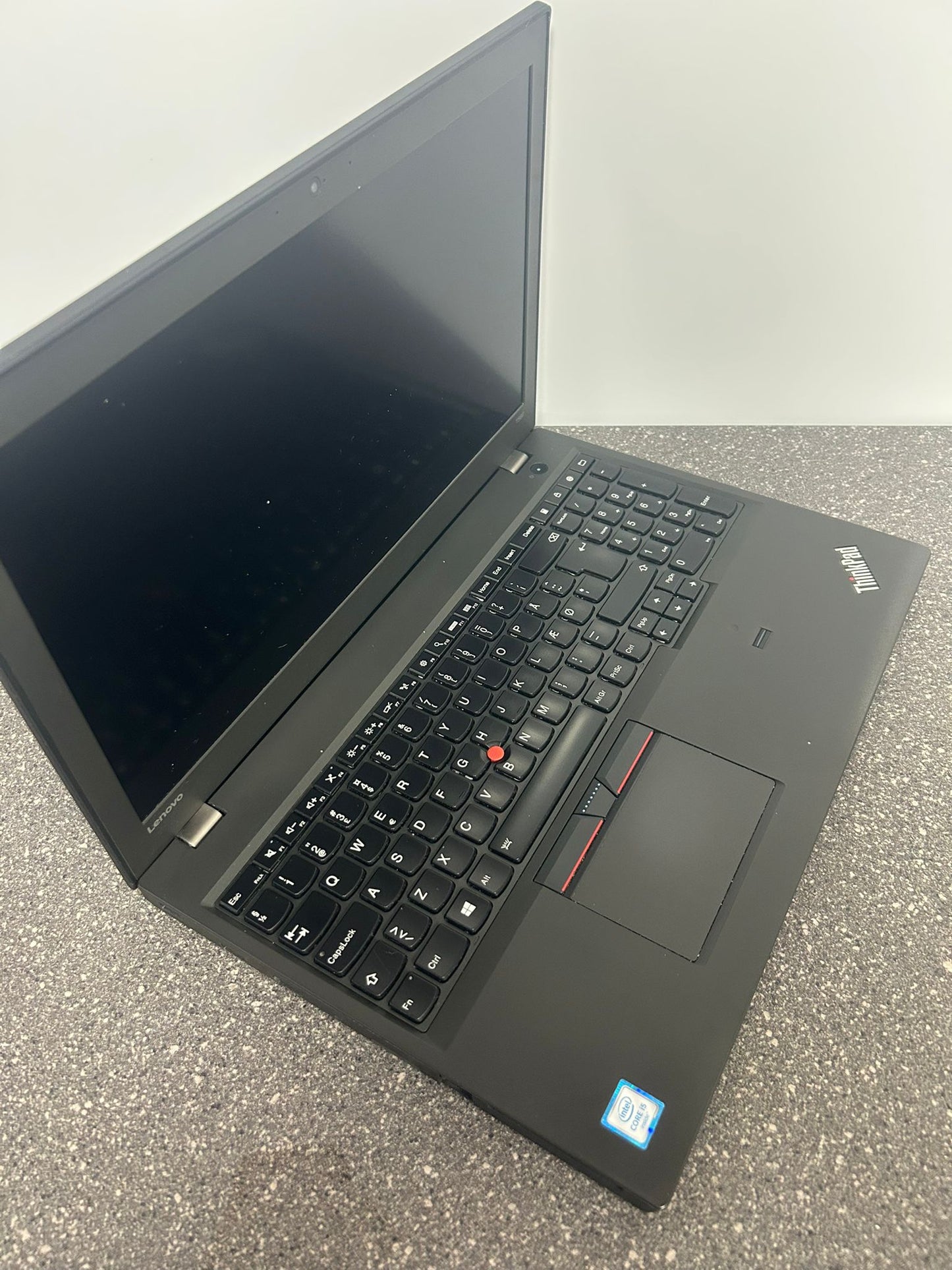 Lenovo Thinkpad Intel Core 15.6'' 8GB 256G i5-6200U CPU @ 1.90GHz 1800 MHz