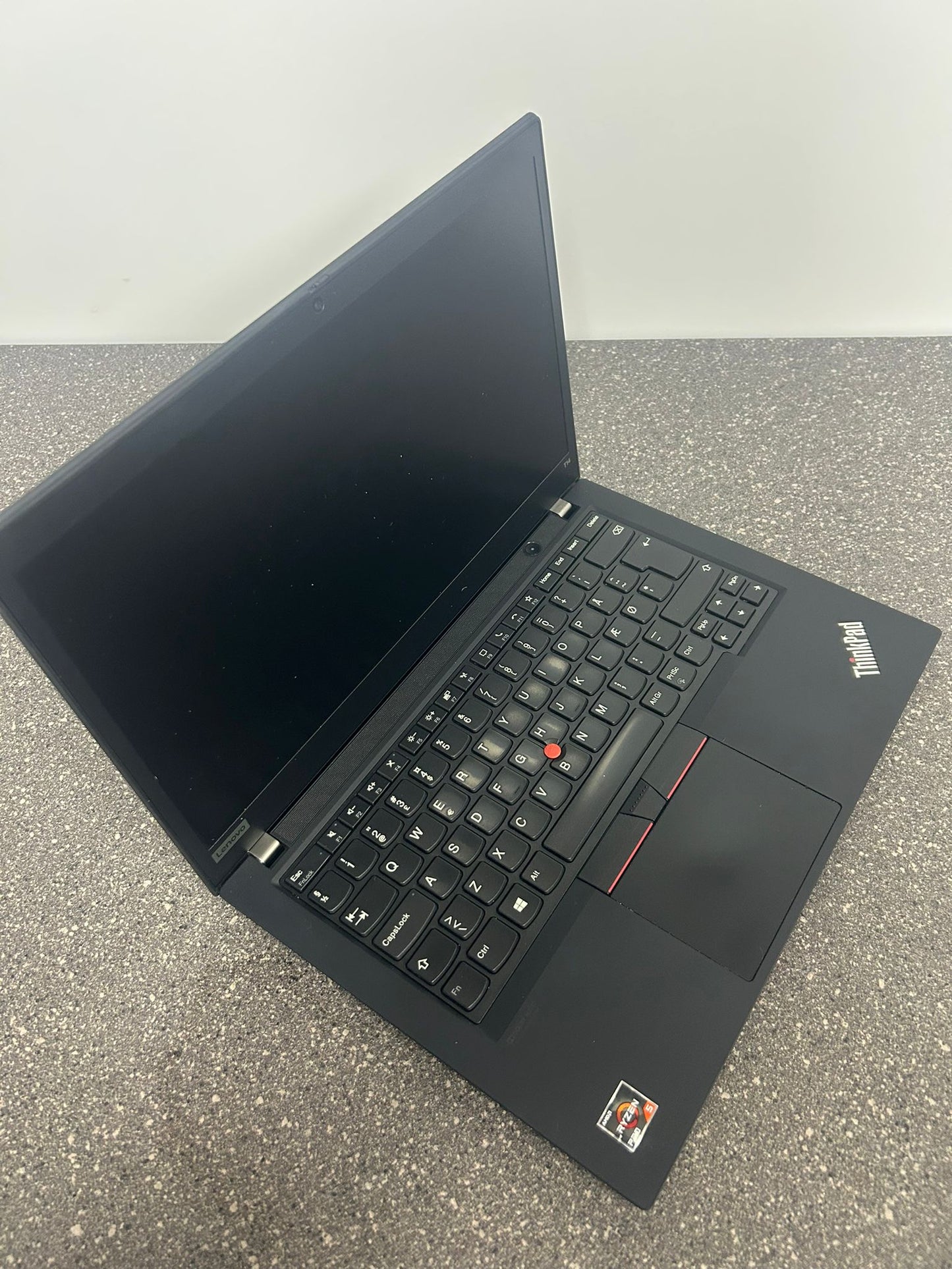 Lenovo Thinkpad T14 14'' AMD Ryzen 5 PRO 4650U 8GB 256G with Radeon Graphics 2.1 GHz
