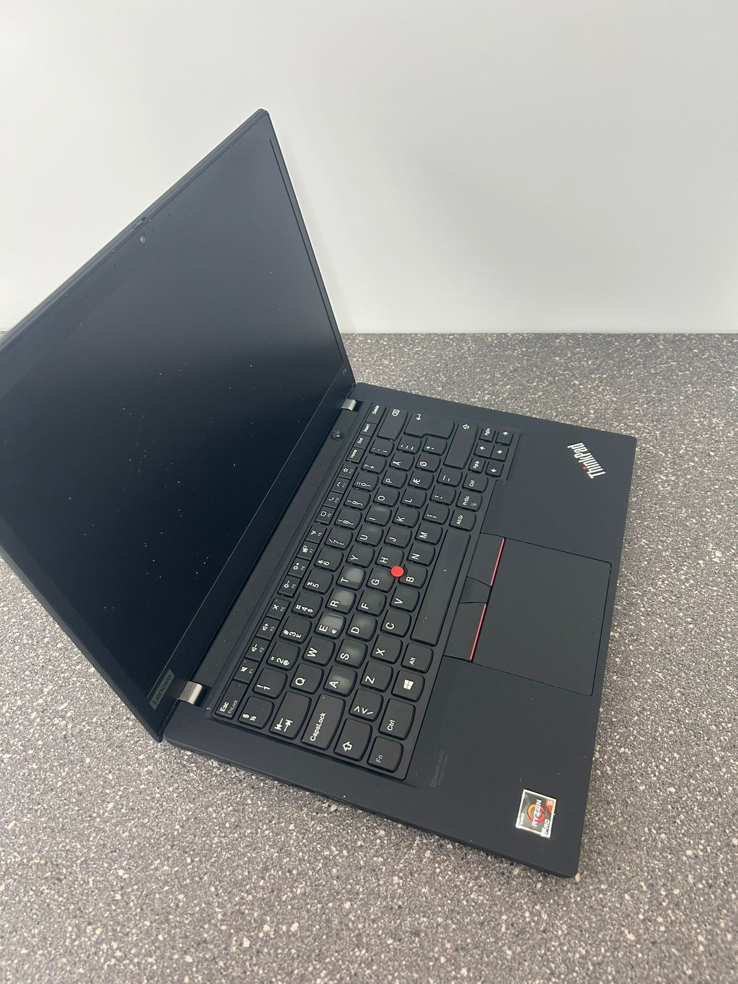 Lenovo Thinkpad T14 14'' AMD Ryzen 5 PRO 4650U 8GB 256G with Radeon Graphics 2.1 GHz