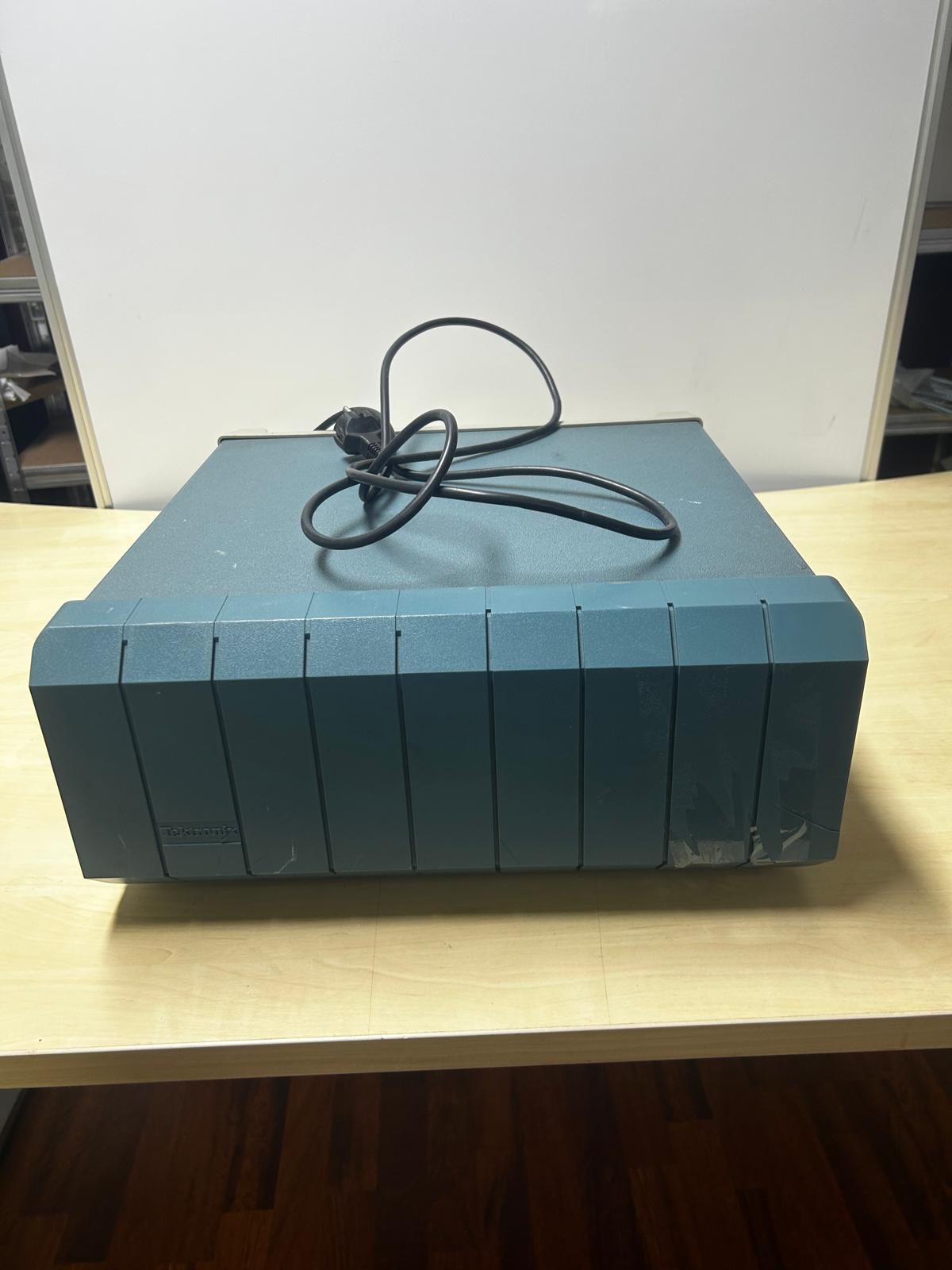 Tektronix Tek TDS 684B Farb Digitales Oszilloskop 4 Kanäle 1 GHz 5 GS/s +P6205