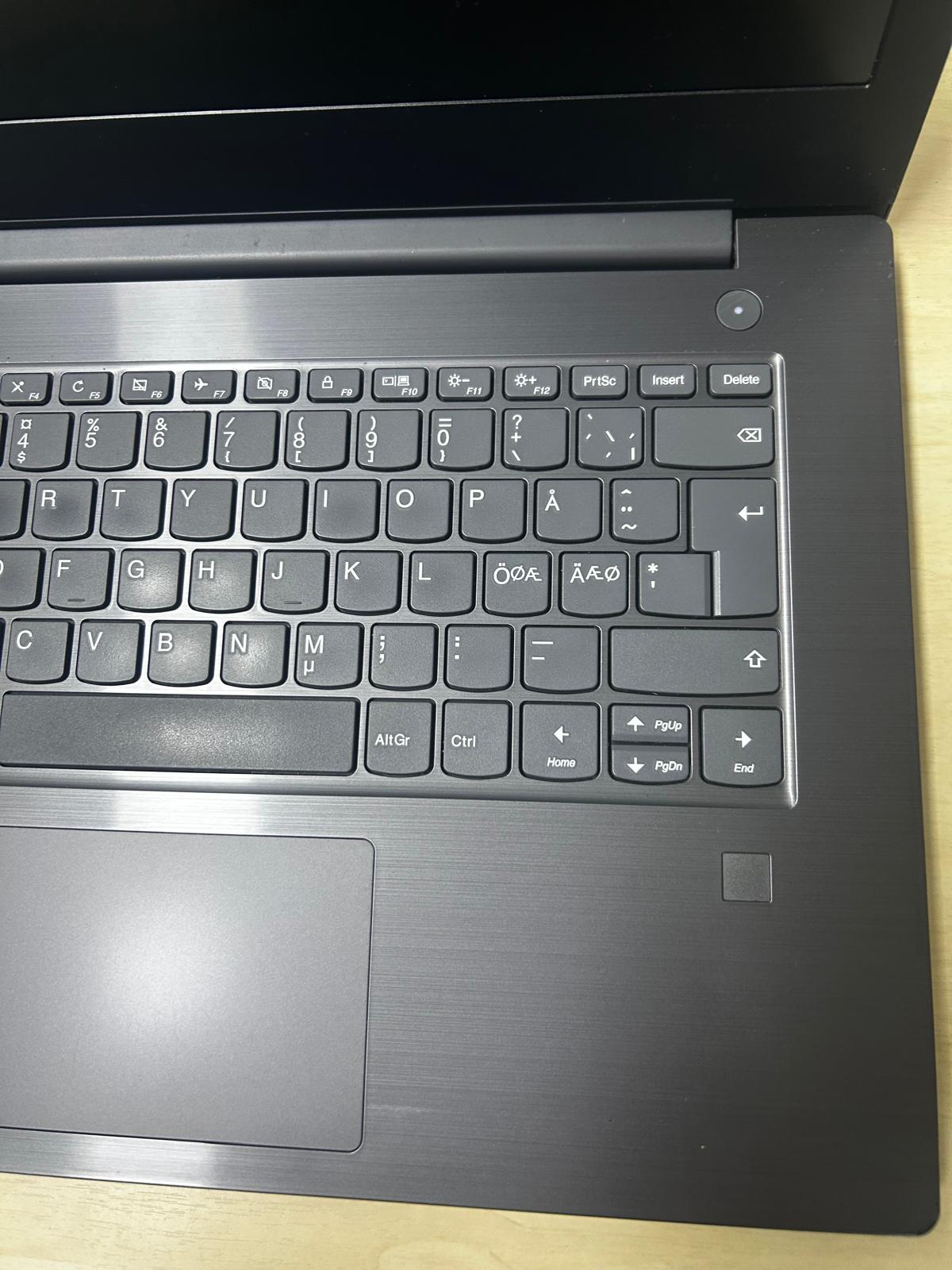 LENOVO V330 81B0 Intel Core i5-8250U CPU 12 GB RAM 256 GB 14'' Notebook