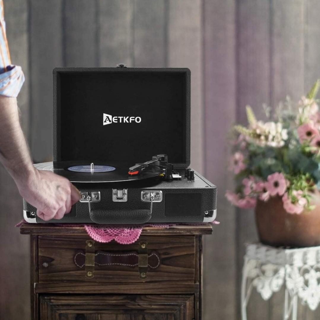 AETKFO Vinyl-Plattenspieler, Tragbare Bluetooth-Plattenspieler 3 Geschwindigkeiten mit Lautsprechern, unterstützt die Aufnahme von Vinyl, RCA und USB-Ausgang/AUX-Eingang/Kopfhöreranschluss,