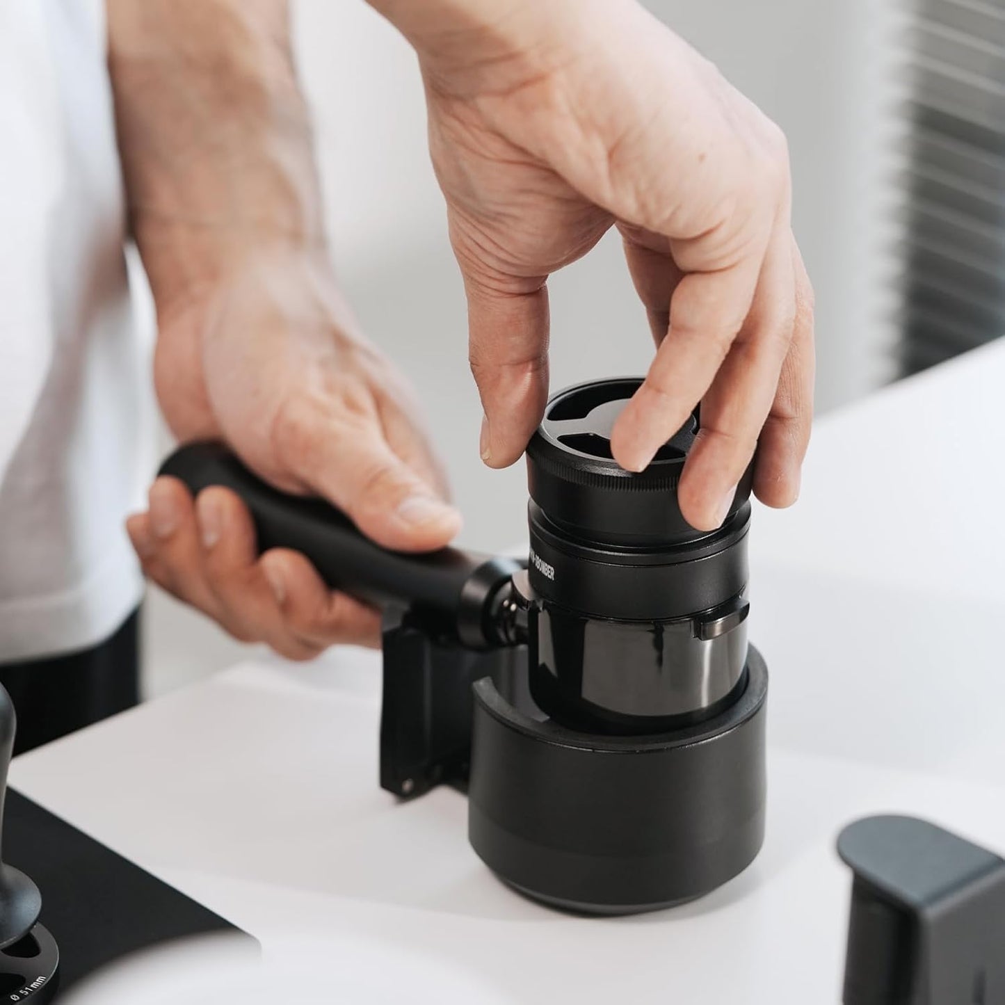 MHW-3BOMBER Astra 51mm Kaffeeverteiler, Gravity Espresso Tool mit adaptiver Höhe