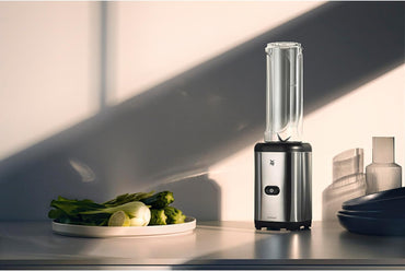WMF Kult Mix & Go Mini Smoothie Maker, batteur sur socle, mixeur électrique, mixeur à shake 300 watts, bouteille d'art Tritan
