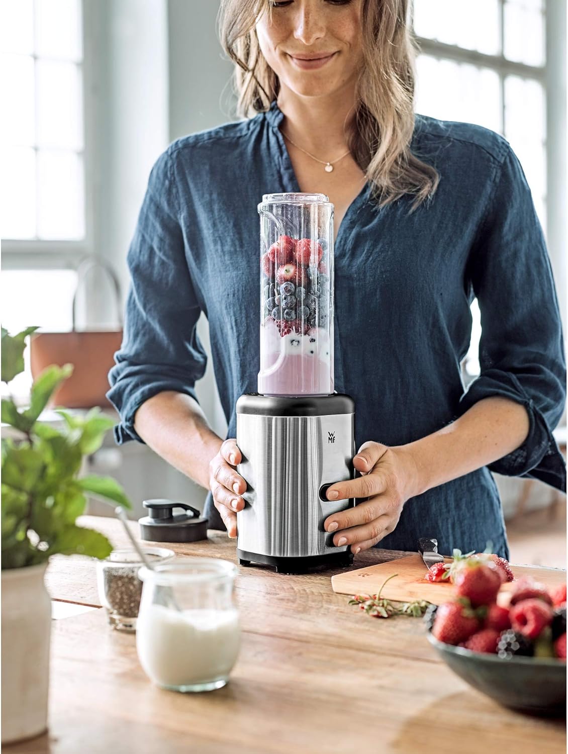 WMF Kult Mix & Go Mini Smoothie Maker, Standmixer, Blender elektrisch, Shake Mixer 300 Watt, Tritan-Kunststoff Flasche