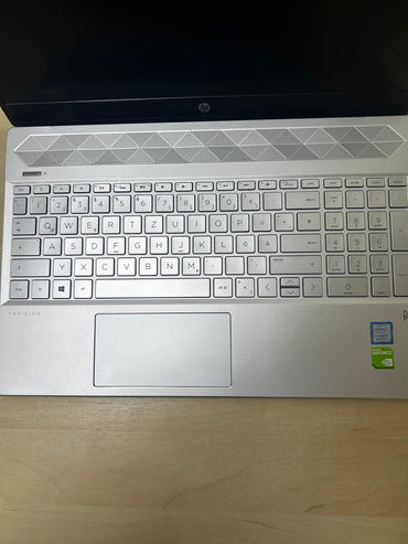 HP Pavilion 15-cs0701ng Intel i7 8550U 8. Gen 8 GB RAM 250 GB M.2 SSD 15.6'' Notebook