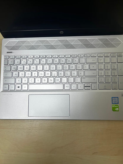 HP Pavilion 15-cs0701ng Intel i7 8550U 8. Gen 8 GB RAM 250 GB M.2 SSD 15.6'' Notebook