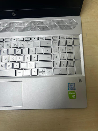 HP Pavilion 15-cs0701ng Intel i7 8550U 8. Gen 8 GB RAM 250 GB M.2 SSD 15.6'' Notebook