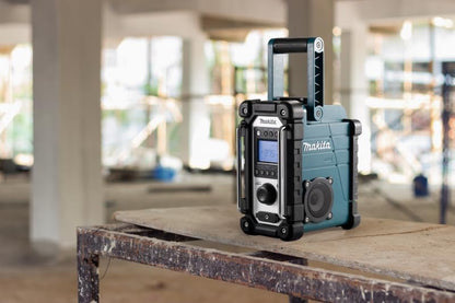 Makita DMR115 Akku-Baustellenradio (ohne Akku, ohne Ladegerät), Türkis, Schwarz, Silber GEBRAUCHT