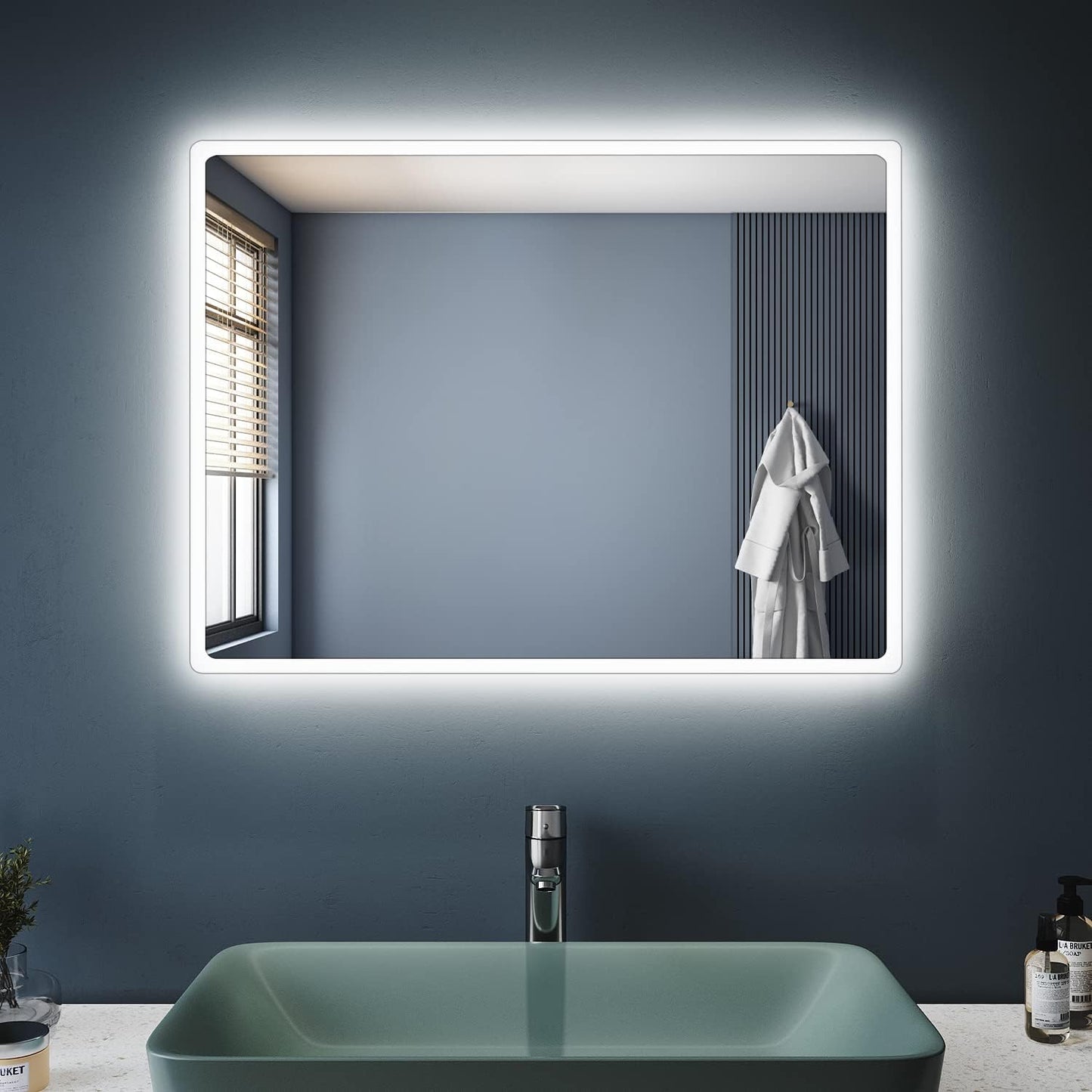 Sonni Badezimmer LED Wandspiegel, rechteckig mit LED Beleuchtung, Kaltweiß, IP44 Energiesparend [Energieklasse E]