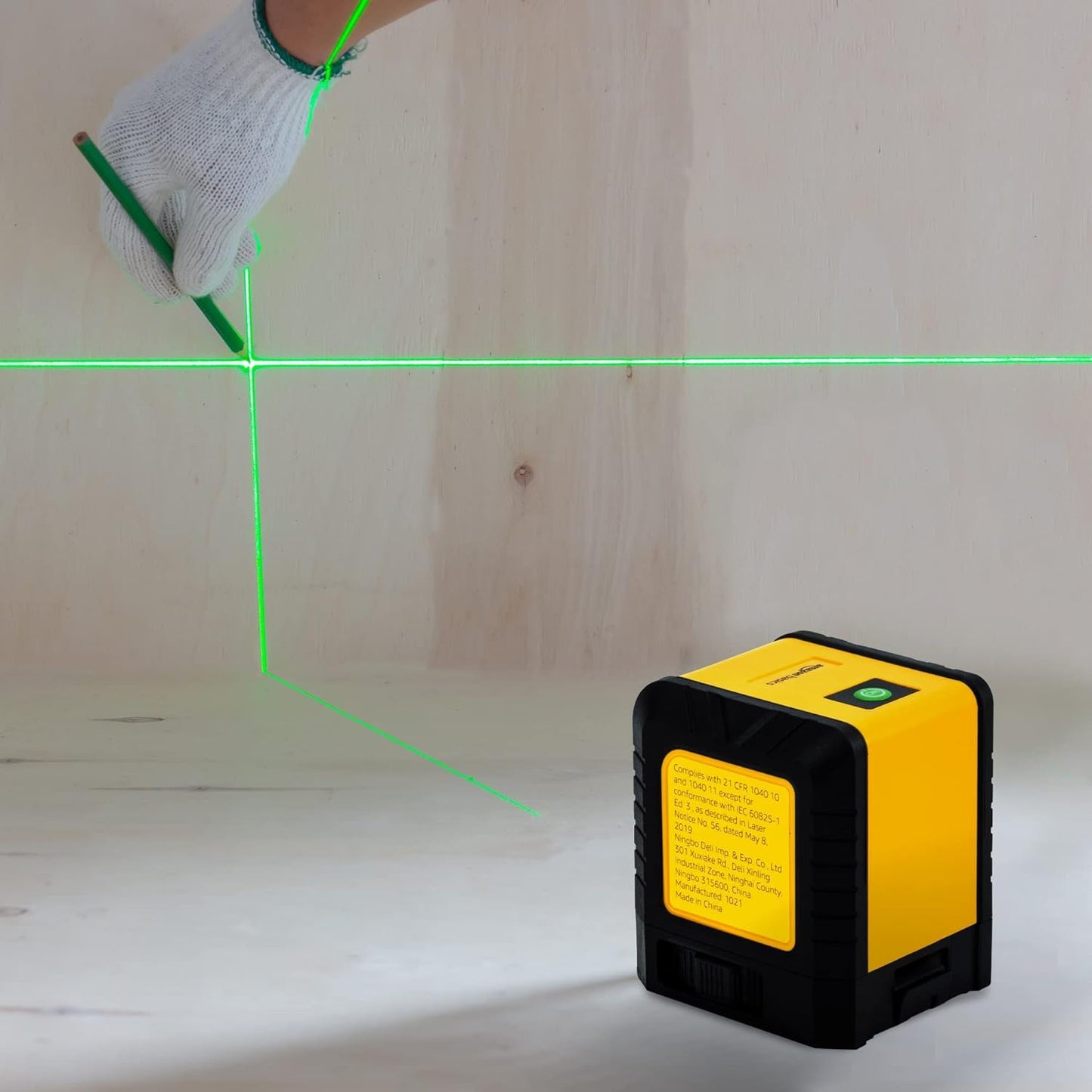 Amazon Basics Horizontal-/Vertikal- und Kreuzlinienlaser der Klasse II, 18 m, Gelb/Schwarz