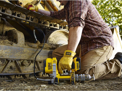 Dewalt 18V Akku-Fettpresse DCGG571 (690 bar Auspressdruck, Auspressgeschwindigkeit 147g/min, mit 1m Schlauch und LED Arbeitslicht, inklusive 1x Schultergurt ohne Akku und Ladegerät) GEBRAUCHT