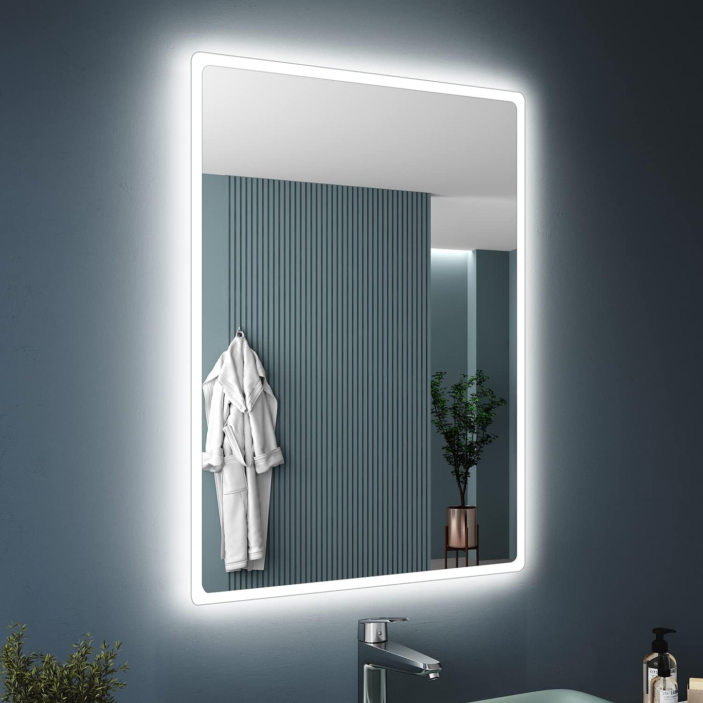 Sonni Badezimmer LED Wandspiegel, rechteckig mit LED Beleuchtung, Kaltweiß, IP44 Energiesparend [Energieklasse E]