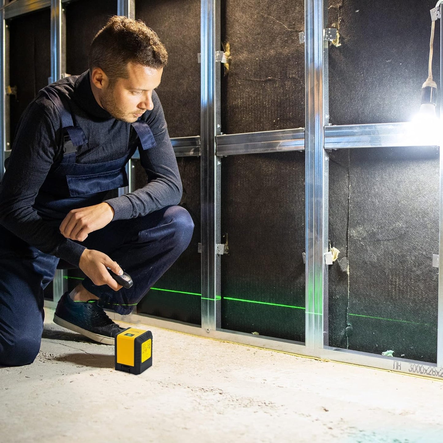 Amazon Basics Horizontal-/Vertikal- und Kreuzlinienlaser der Klasse II, 18 m, Gelb/Schwarz