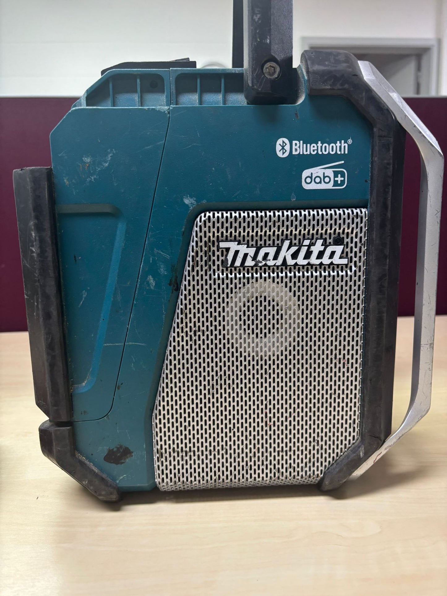 Makita DMR115 Akku-Baustellenradio (ohne Akku, ohne Ladegerät), Türkis, Schwarz, Silber GEBRAUCHT