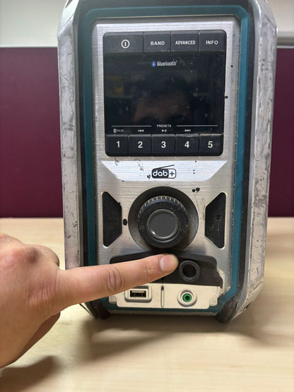 Makita DMR115 Akku-Baustellenradio (ohne Akku, ohne Ladegerät), Türkis, Schwarz, Silber GEBRAUCHT