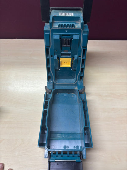 Makita DMR115 Akku-Baustellenradio (ohne Akku, ohne Ladegerät), Türkis, Schwarz, Silber GEBRAUCHT