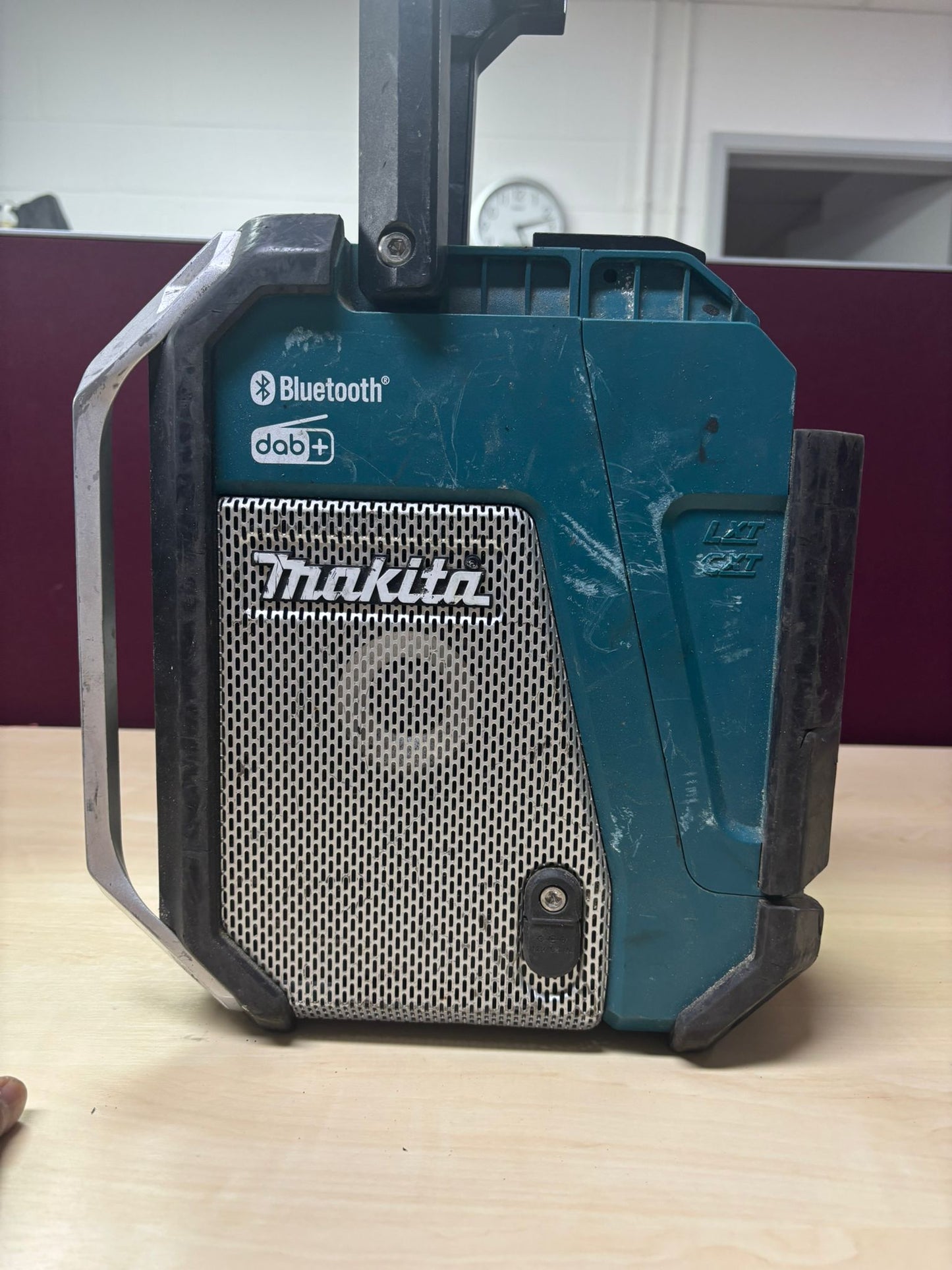 Makita DMR115 Akku-Baustellenradio (ohne Akku, ohne Ladegerät), Türkis, Schwarz, Silber GEBRAUCHT