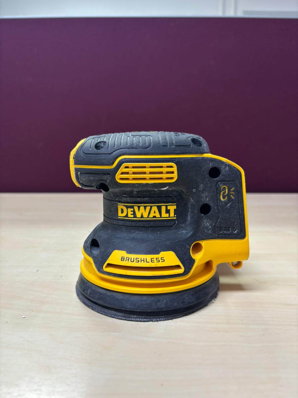 DeWALT DCW210N-XJ Akku Exzenterschleifer XR (125mm/18V/ohne akku) GEBRAUCHT
