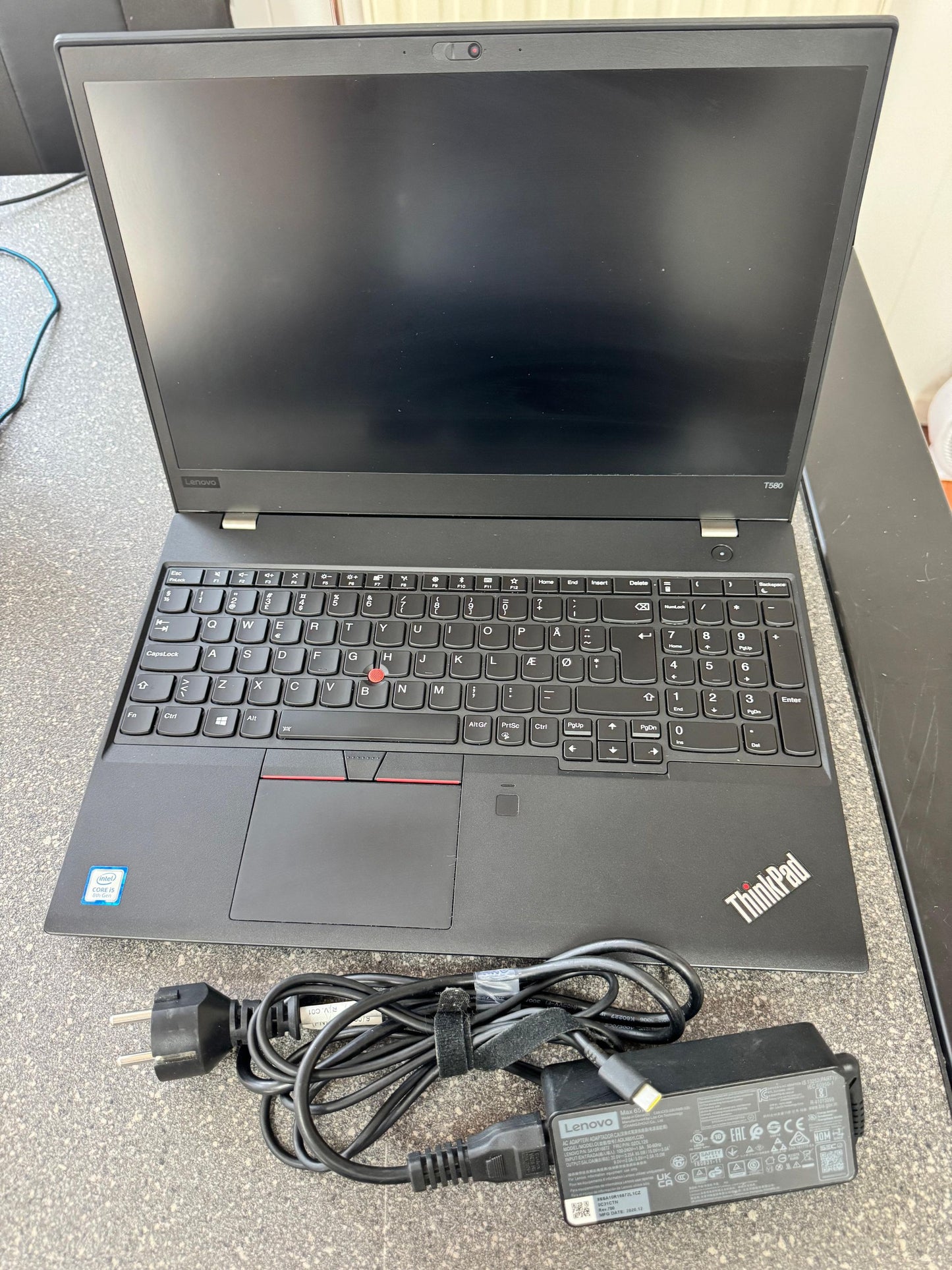 Lenovo Thinkpad T580 Intel(R) Core(TM) i5-8250U CPU @ 1.60GHz 1600 MHz 65W Lenovo Charger