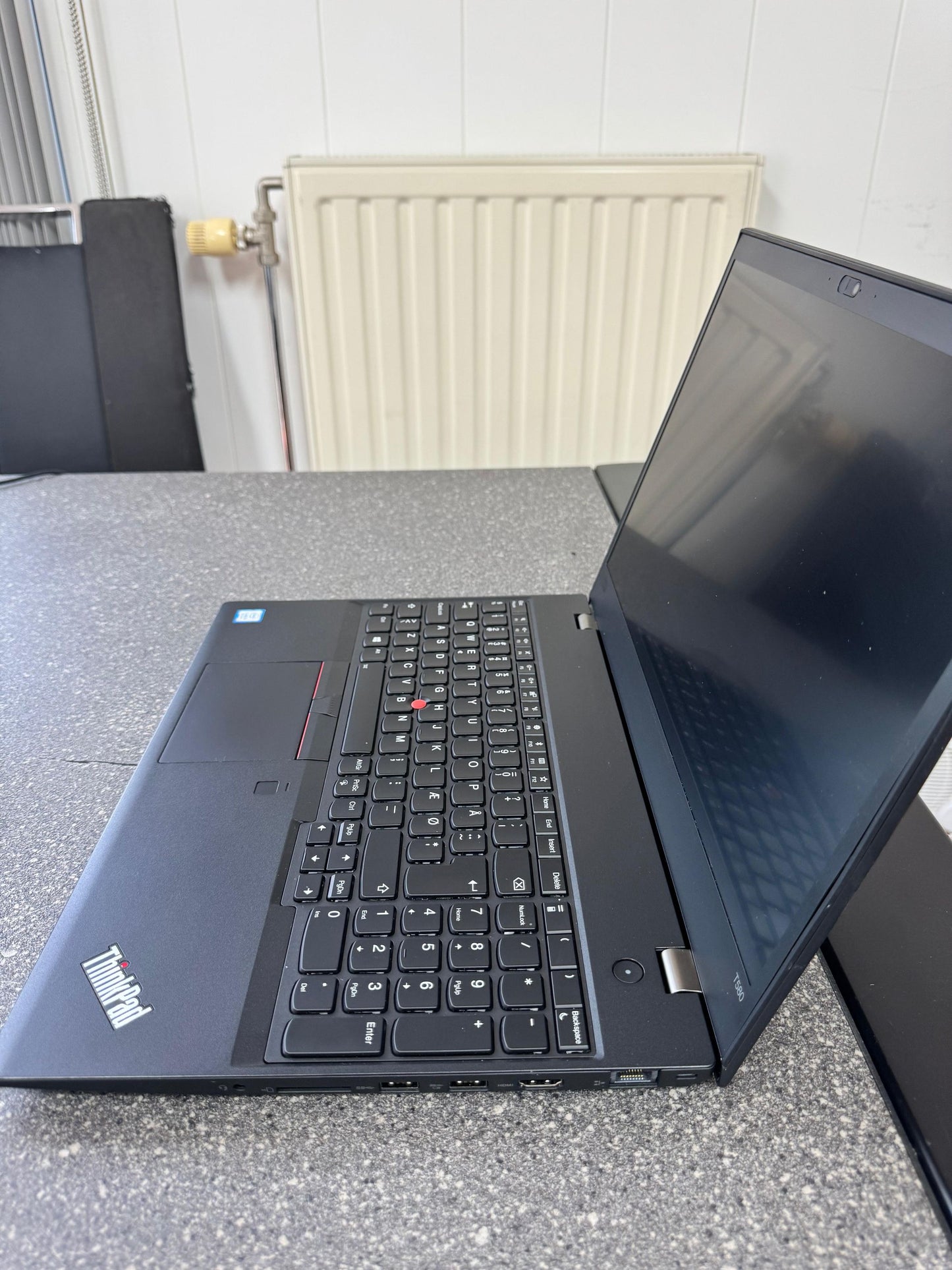 Lenovo Thinkpad T580 Intel(R) Core(TM) i5-8250U CPU @ 1.60GHz 1600 MHz 65W Lenovo Charger