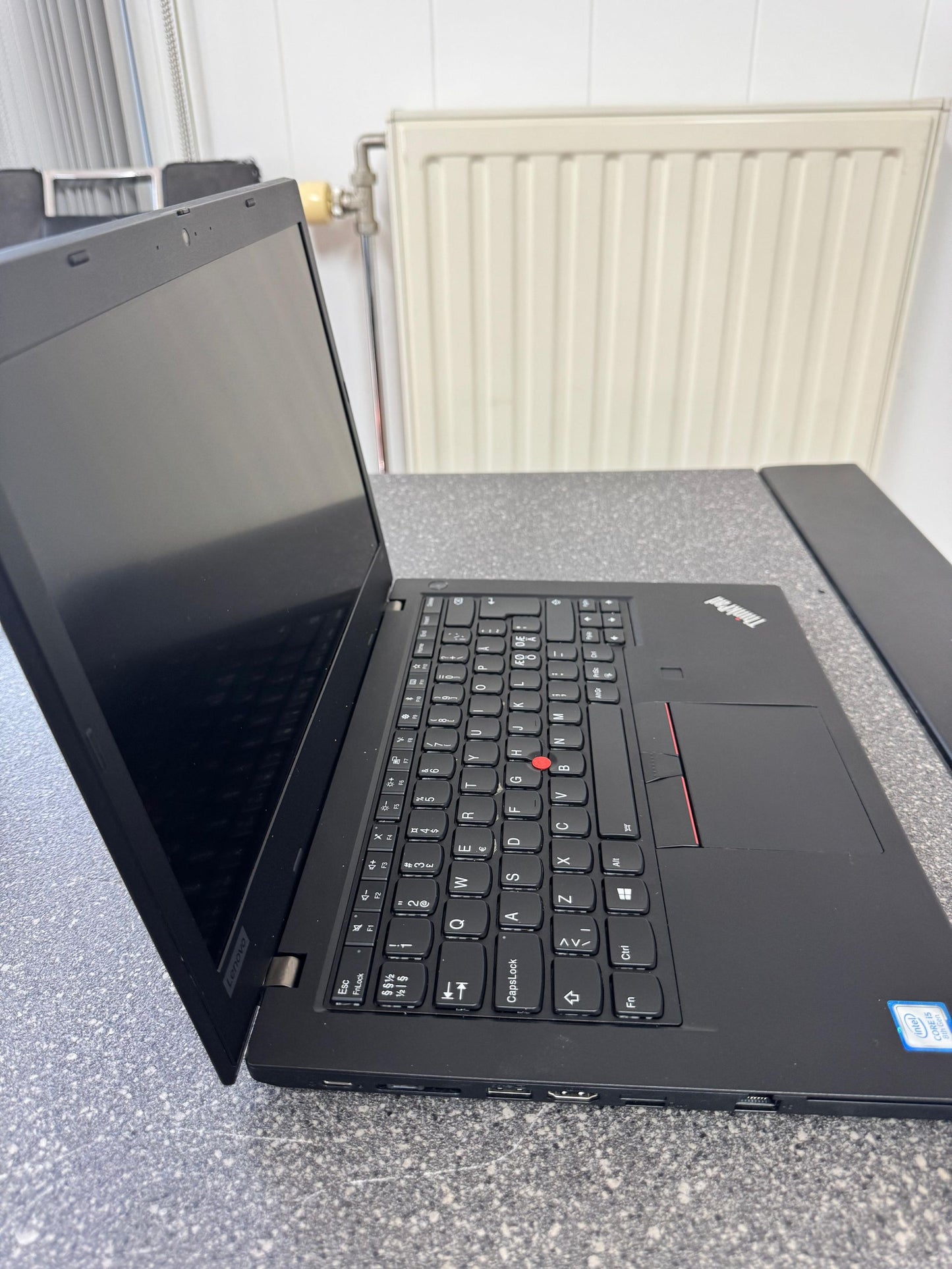 Lenovo Thinkpad L490 Intel(R) Core(TM) i5-8265U CPU @ 1.60GHz 1.5 GHz 8Gb Ram 256 Lenovo 65W Charger