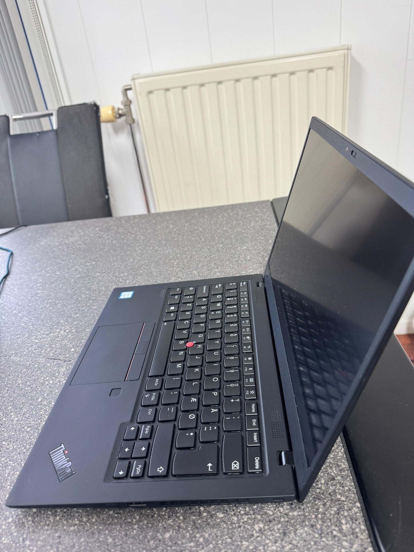 Lenovo Thinkpad X1 Carbon Intel(R) Core(TM) i5-8265U CPU @ 1.60GHz 1.5 GHz 16Gb Ram 512 Lenovo 65W Charger