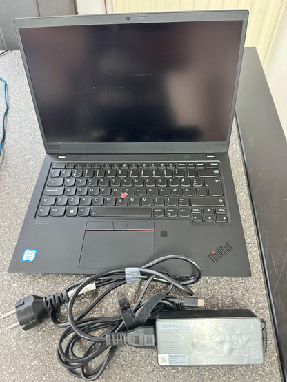 Lenovo Thinkpad X1 Carbon Intel(R) Core(TM) i5-8265U CPU @ 1.60GHz 1.5 GHz 16Gb Ram 512 Lenovo 65W Charger