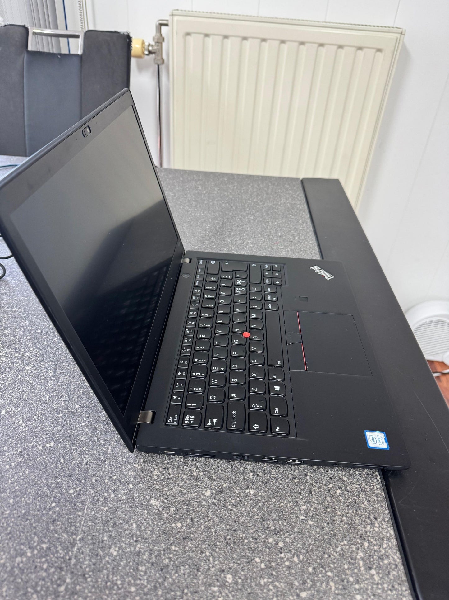 Lenovo Thinkpad T480s Intel(R) Core(TM) i7-8550U CPU @ 1.80GHz 2800 MHz 16Gb Ram 500 Lenovo 65W Charger