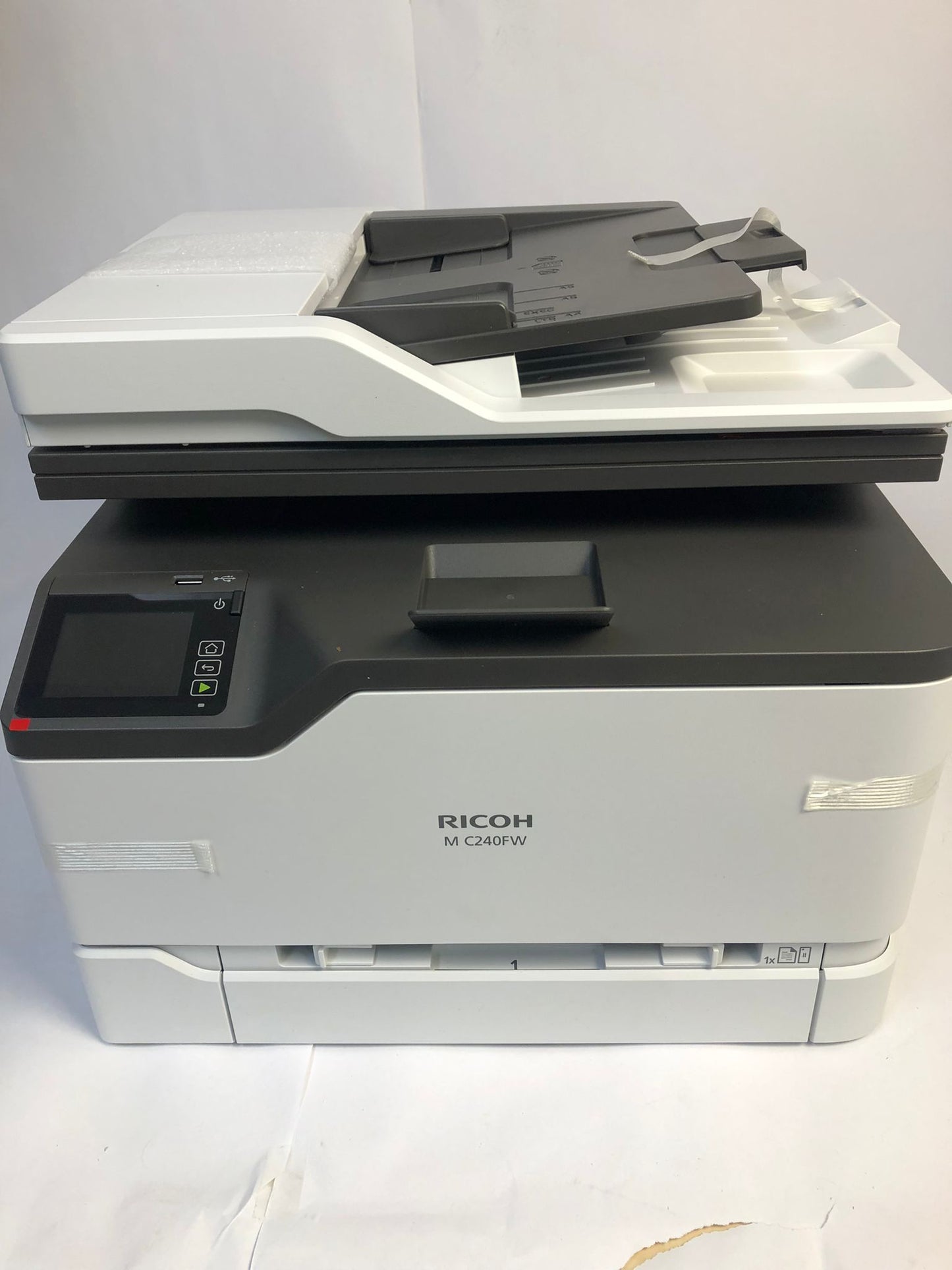 Imprimante multifonction laser couleur 4 en 1 RICOH M C240FW blanche