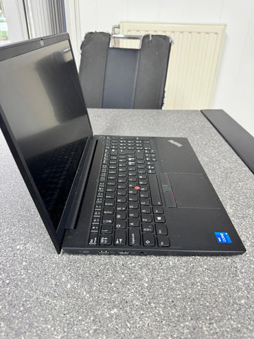 Lenovo Thinkpad E15 11th Gen Intel(R) Core(TM) i5-1135G7 @ 2.40GHz 1400 MHz 8Gb Ram 256