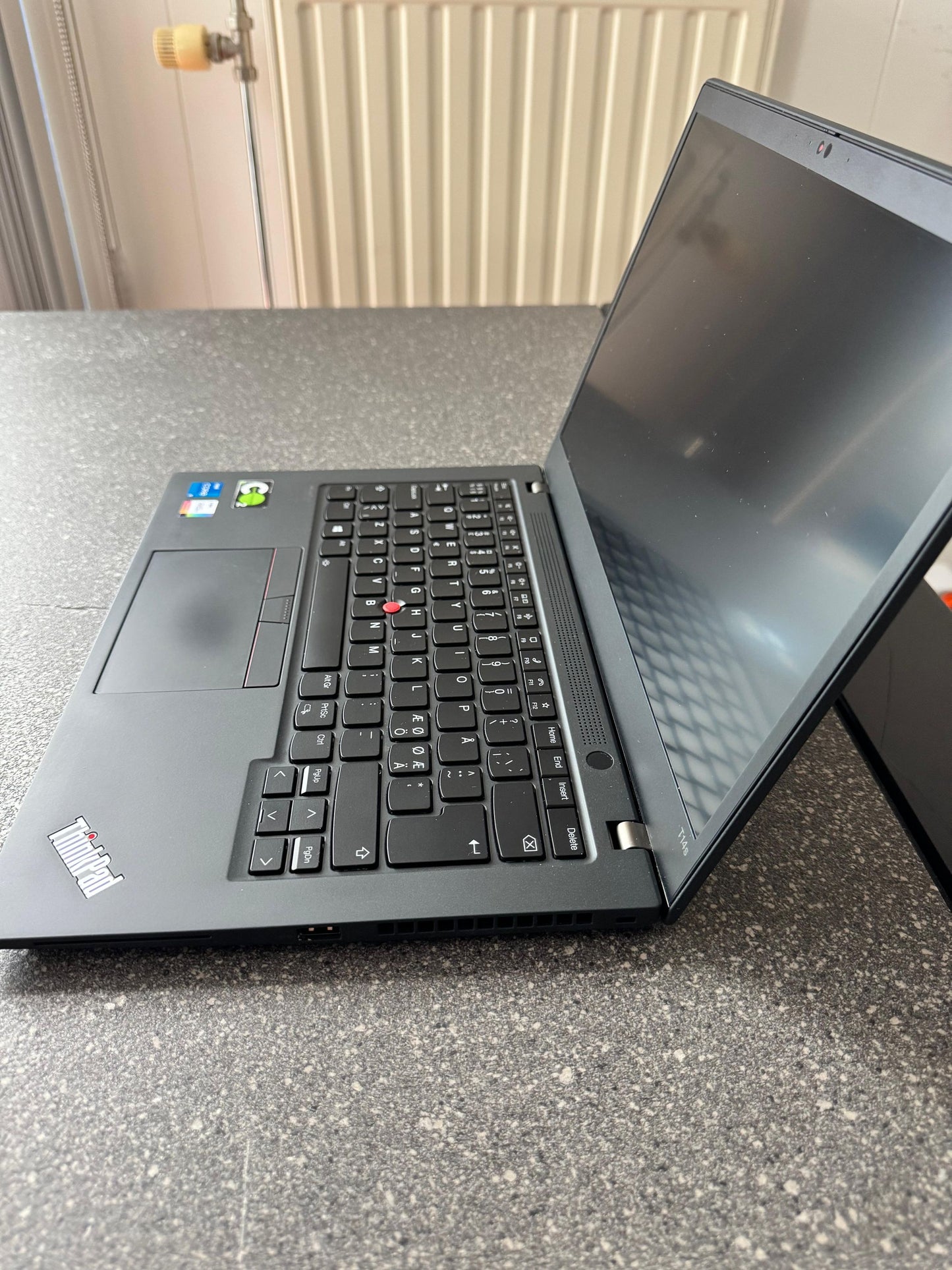Lenovo Thinkpad T14s 11th Gen Intel(R) Core(TM) i5-1135G7 @ 2.40GHz 1400 MHz 8Gb Ram 256