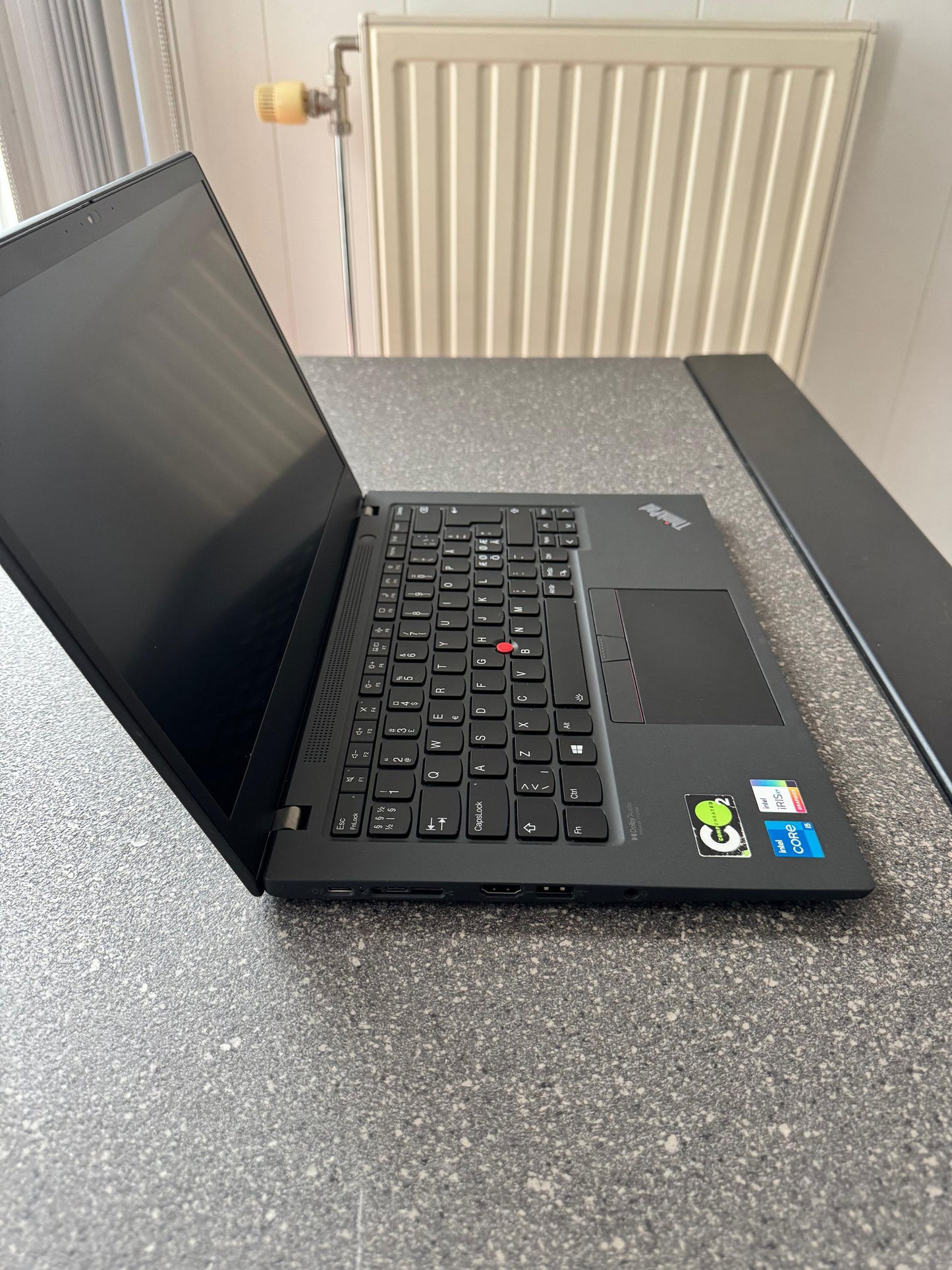 Lenovo Thinkpad T14s 11th Gen Intel(R) Core(TM) i5-1135G7 @ 2.40GHz 1400 MHz 8Gb Ram 256