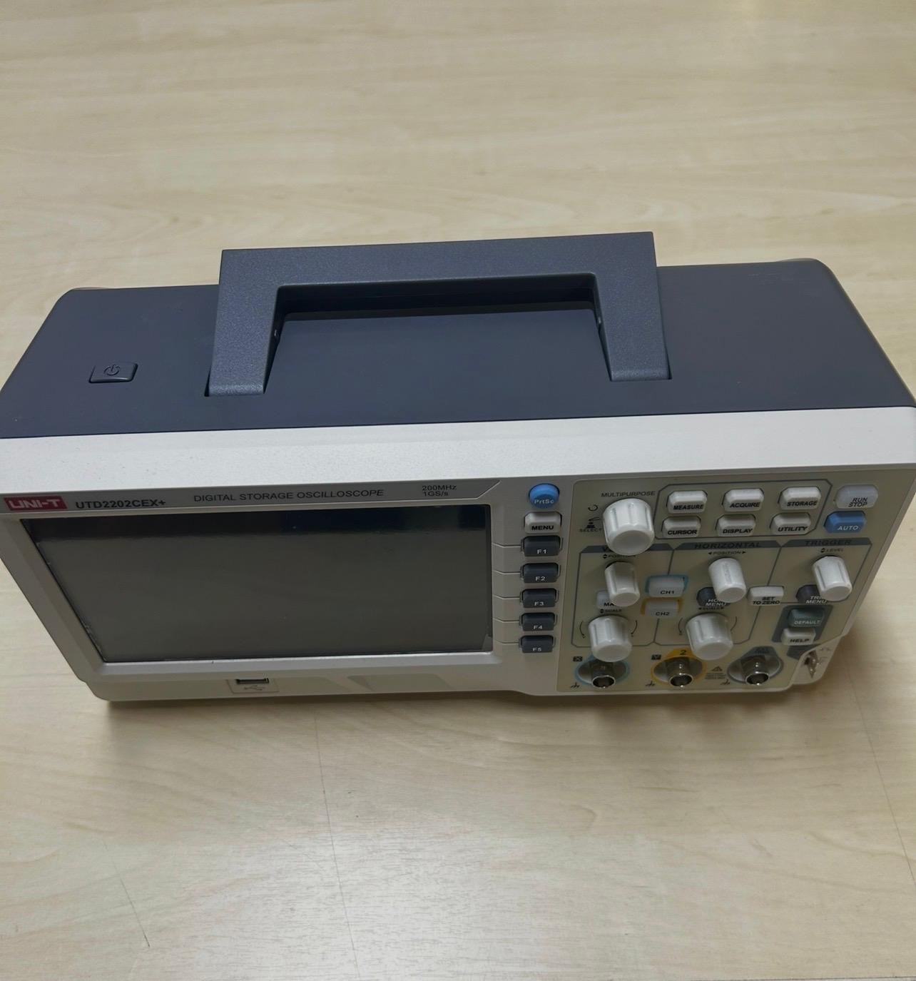UNI-T UTD2202CEX+ Digital Oszilloskop 200MHz 1GSa/S 2 Kanäle CE,Oscilloscope