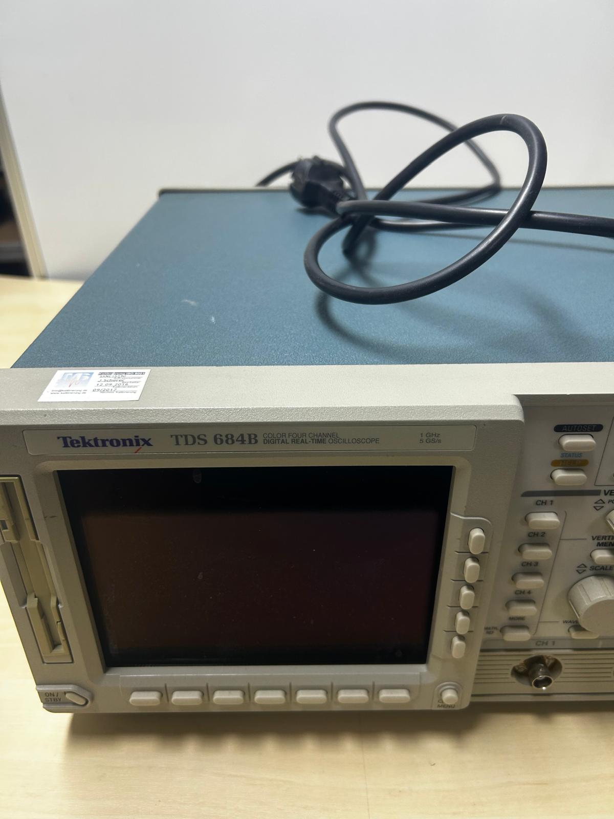 Tektronix Tek TDS 684B Farb Digitales Oszilloskop 4 Kanäle 1 GHz 5 GS/s +P6205