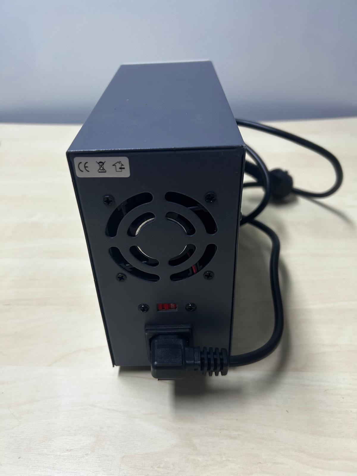 UNIROI Labornetzgerät, UC305, 0-30V 0-5A DC Regelbar Netzgerät