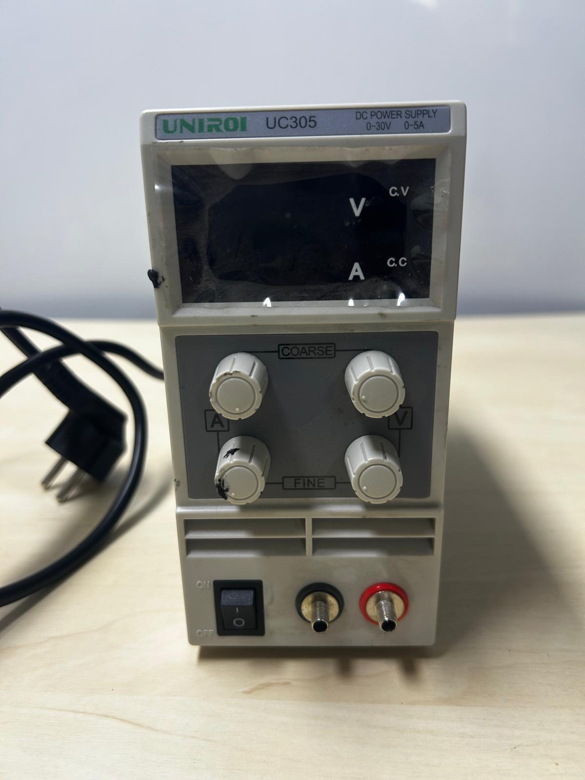 UNIROI Labornetzgerät, UC305, 0-30V 0-5A DC Regelbar Netzgerät