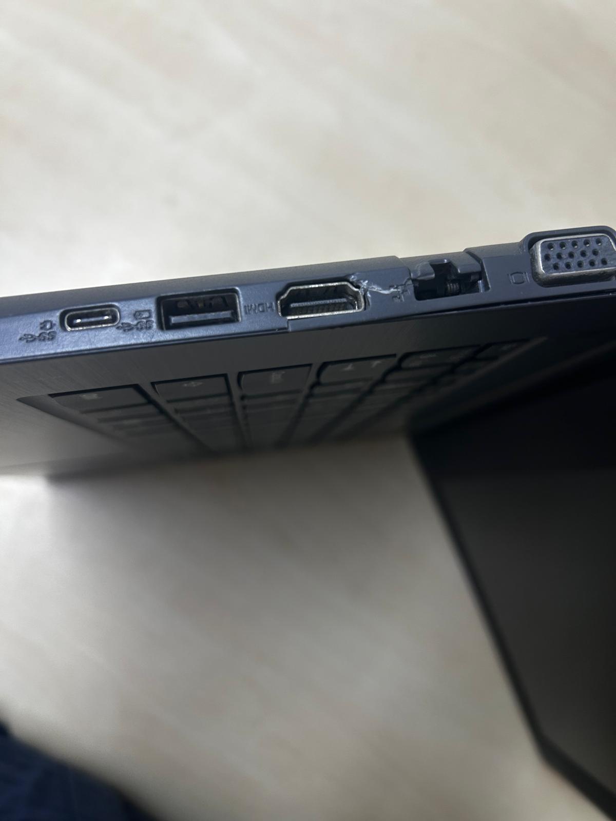 LENOVO V330 81B0 Intel Core i5-8250U CPU 12 GB RAM 256 GB 14'' Notebook