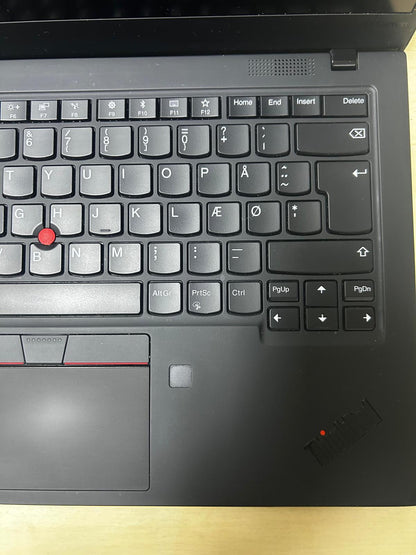 Lenovo Thinkpad X1 Carbon Intel Core  i5-8265U CPU @ 1.60GHz 1.5 GHz 16 GB RAM 512 GB 14'' Notebook