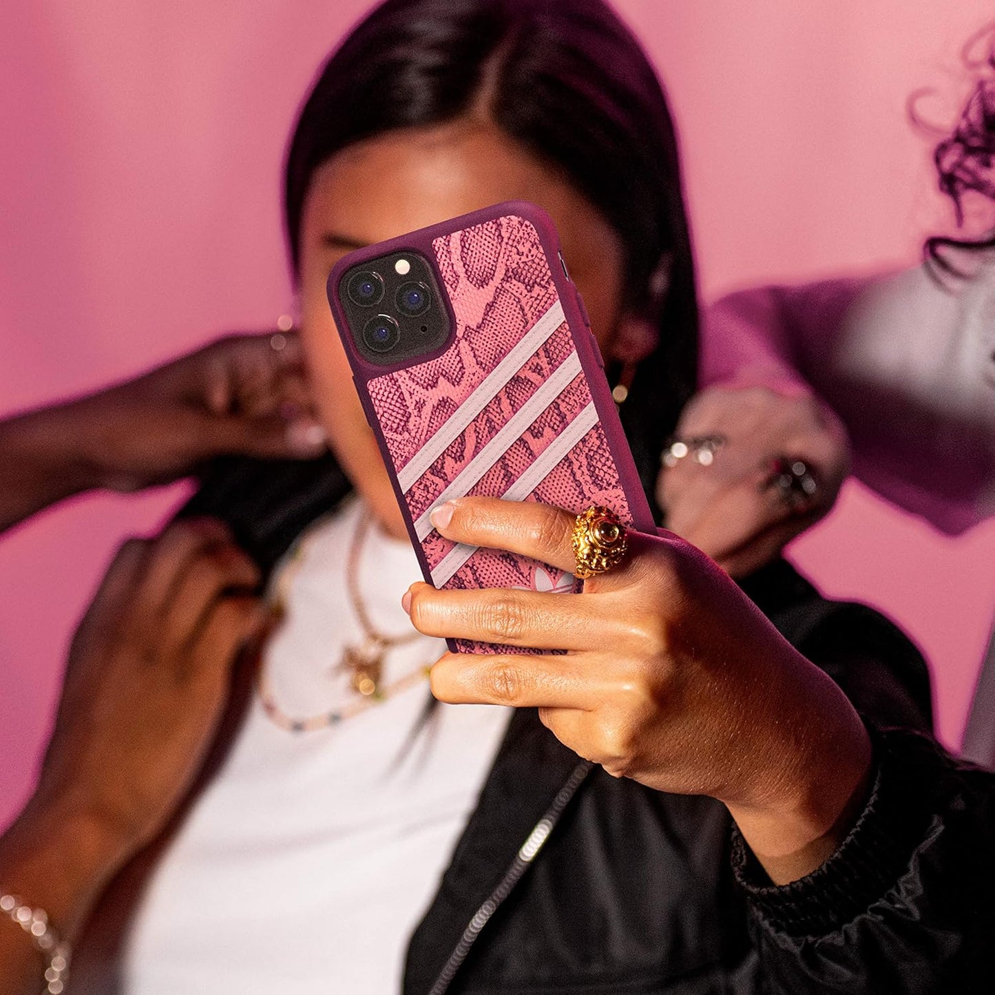 adidas Schutzhülle für iPhone 11 Pro, Fallgeprüfte Hüllen, erhöhte Kanten, Originale geformte Hülle, Beeren und Rosa