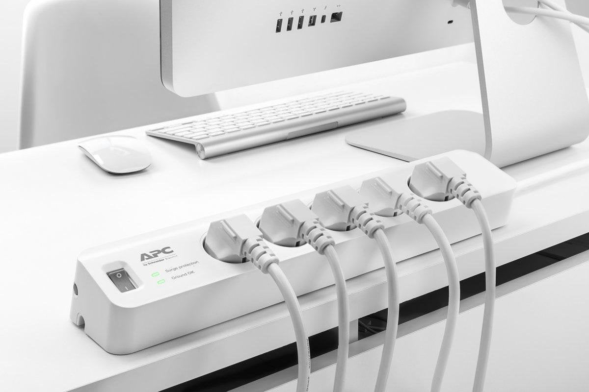 APC Essential SurgeArrest 5 Steckdoses 230 V PM5-FR Blanc