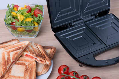 CONCEPT Hausgeräte sv3031 Sandwich-Toaster mit viereckigen Platten, 700 W, edelstahl / schwarz