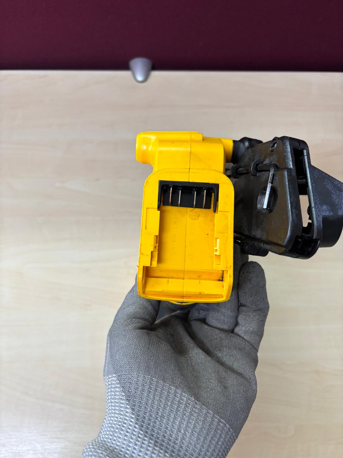 DEWALT Akku-Nagler, 1 Stück, gelb;Schwarz, DCN693 GEBRAUCHT